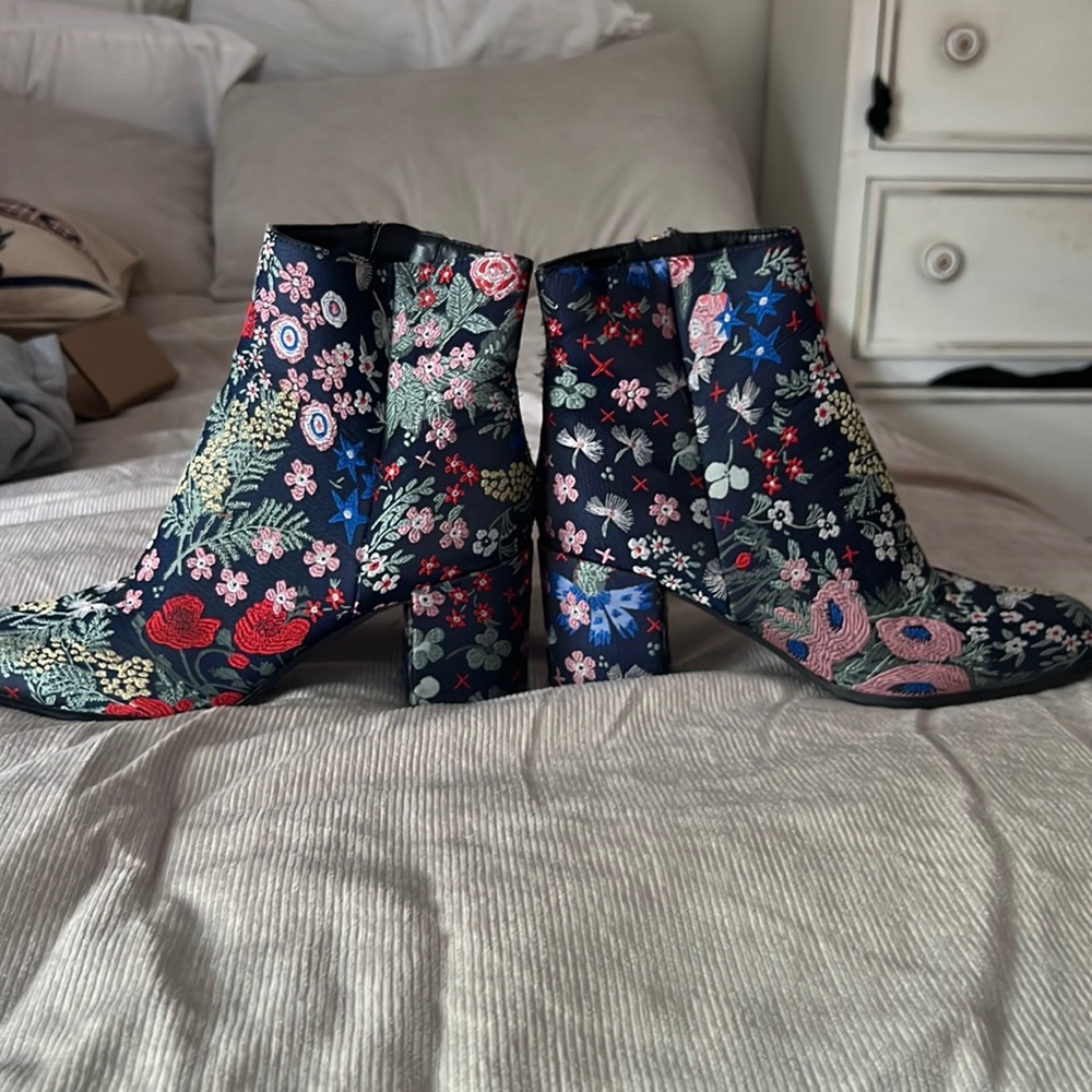 Floral print boots